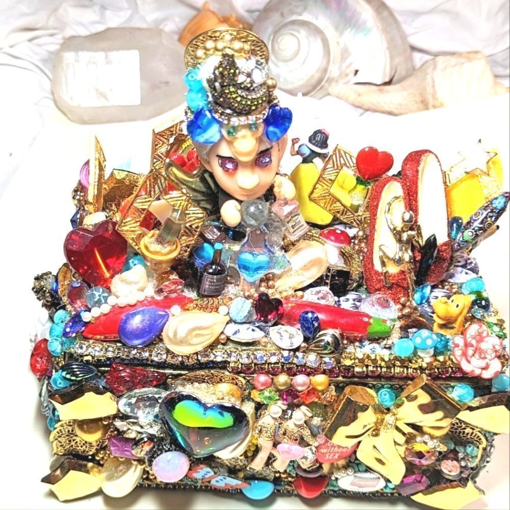 Wendy Gell Jewelry Box Fantastical Andy Warhol theme encrusted on five sides.